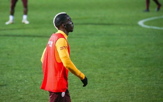 SON DAKİKA! Galatasaray'da Onyekuru şoku