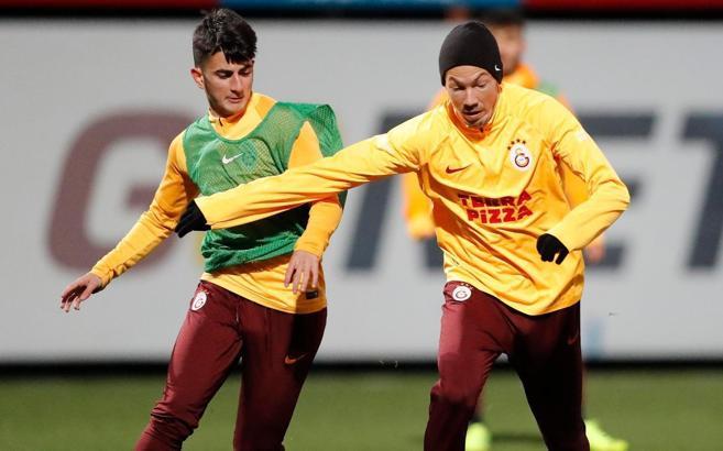 Son dakika! Galatasaray U19 Takımı, A Takımı dağıttı!