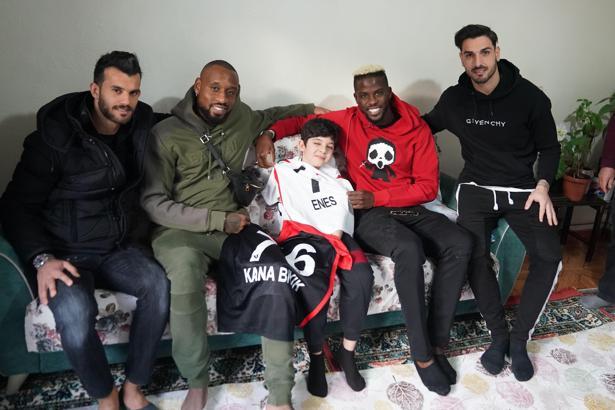 Gaziantep FK futbolcuları Enes'in hayalini gerçekleştirdi
