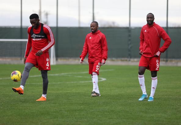 Lider Sivasspor tam gaz çalışıyor
