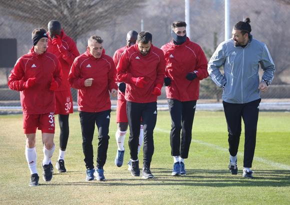 Sivasspor'da eksikler Çalımbay'ı düşündürüyor