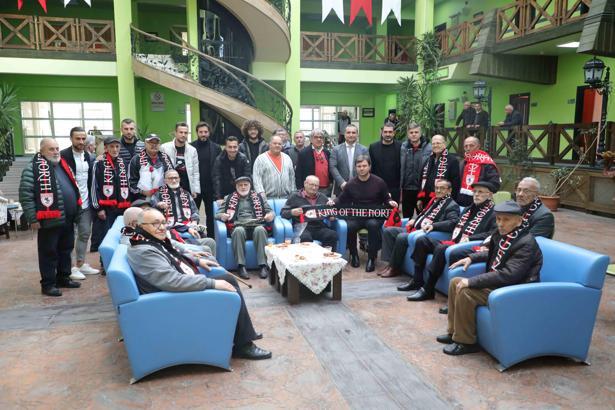 Huzurevinde Samsunspor morali