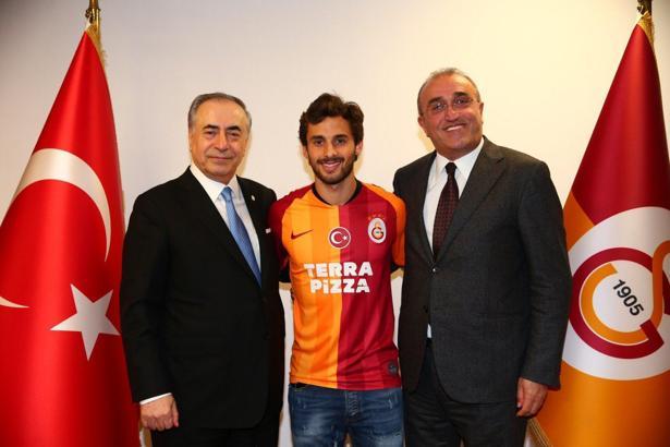 Galatasaray yeni transferi Marcelo Saracchi'ye kavuştu