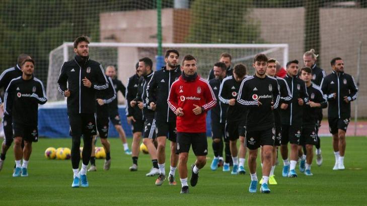 Beşiktaş'ta Umut Nayir şut çalıştı