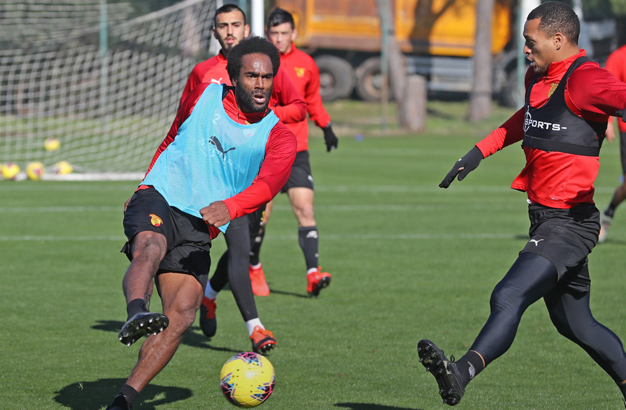 Göztepe'nin Antalya kampı devam ediyor