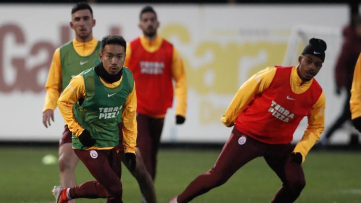 Galatasaray'da Nagatomo takıma katıldı