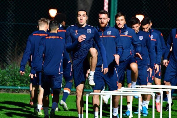 Başakşehir 6 eksikle ikinci yarı hazırlıklarını sürdürdü