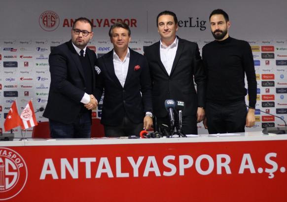 Tamer Tuna, Antalyaspor'da üç ayrılığı açıkladı