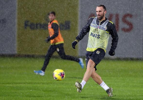 Fenerbahçe yoğun yağış altında çalıştı
