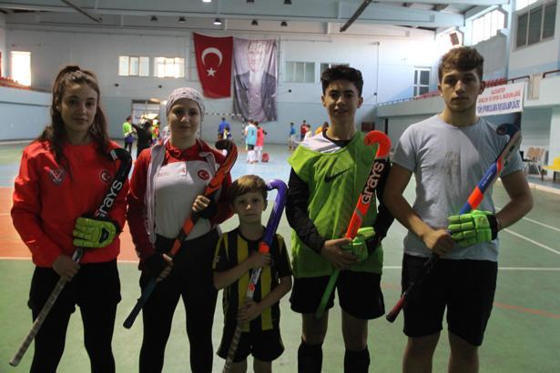 Hokeyci kuzenler ailenin öncüsü oldu