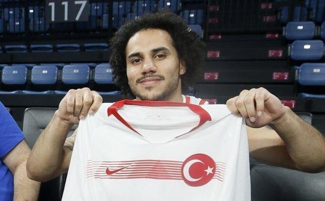Anadolu Efes'in rekortmen yıldızı Shane Larkin A Milli Takım'da!