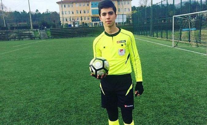 Yumrukla hakemi bayıltan futbolcuya 1 yıl men cezası
