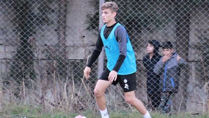 Altaylı Kazımcan Karataş'a üçlü kıskaç!