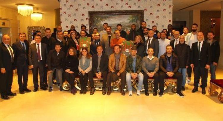 Pınar Karşıyaka yılın son maçında