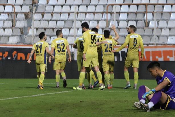 Menemenspor'da yaprak dökümü sürecek