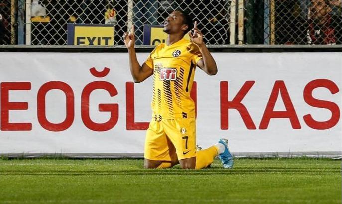 Galatasaray'da sağ kanada Jesse Sekidika