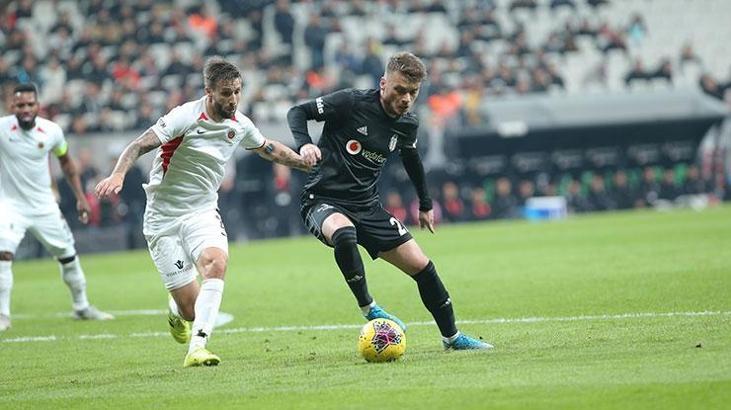 Adem Ljajic yeniden 11'de
