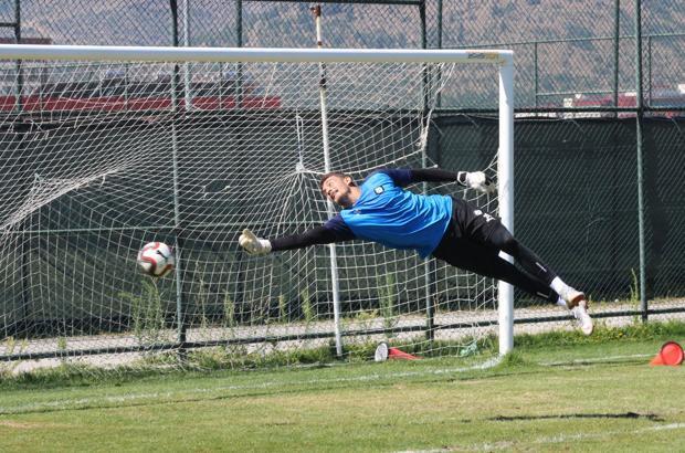 Altay'da kaleciler arasında büyük rekabet