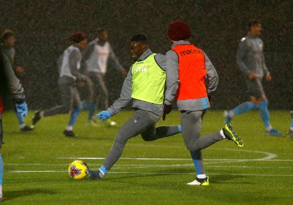 Trabzonspor sağanak yağmur altında çalıştı