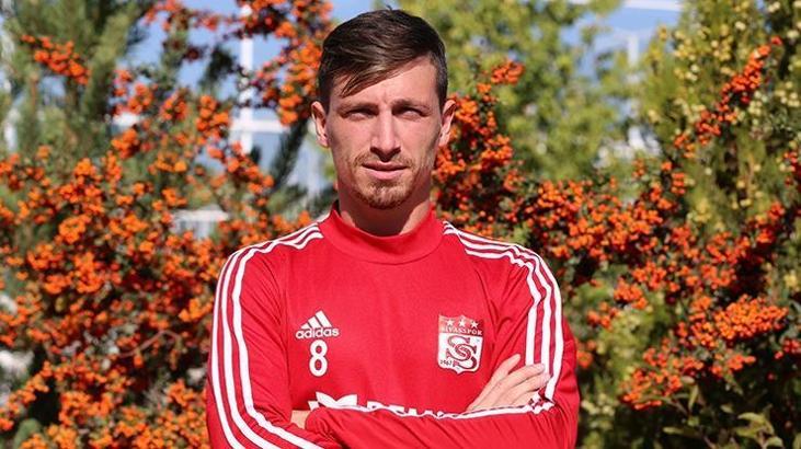 Mert Hakan Yandaş Beşiktaş maçında cezalı