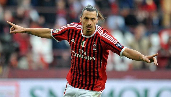 Son dakika! Milan, Zlatan Ibrahimovic'i resmen kadrosuna kattı!