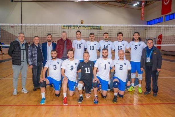 Karacabey Belediyespor Voleybol Takımı şampiyonluk yolunda
