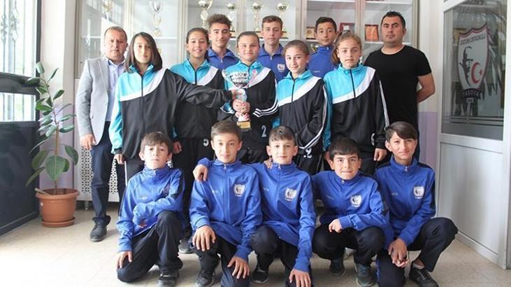 Ortaokul öğrencileri kırılması güç bir rekora imza atarak, 6 yıl üst üste şampiyon oldu