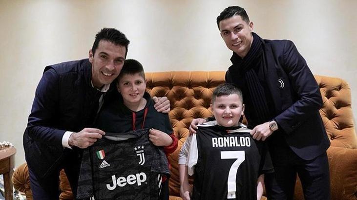 Ronaldo ve Buffon'dan anlamlı davranış! Arnavut çocuklara...