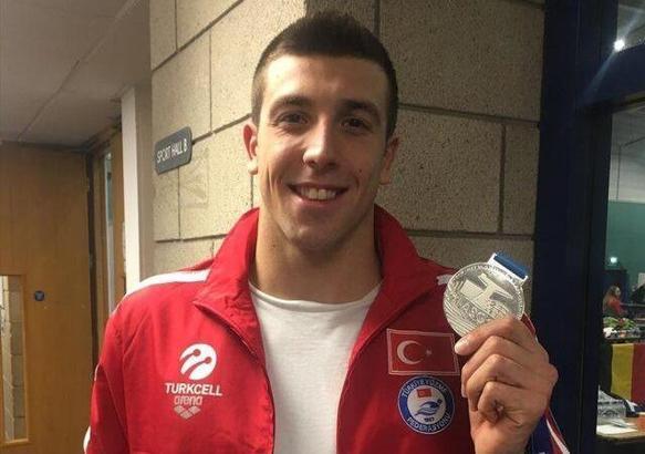 Yüzmede Emre Sakçı'nın kulaç kulaç gelen büyük başarısı!