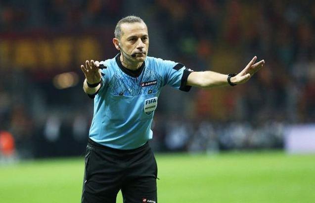 Son dakika Cüneyt Çakır Napoli - Genk maçını yönetecek