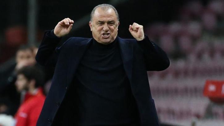 Galatasaray'da 6 isimle yollar ayrılıyor!