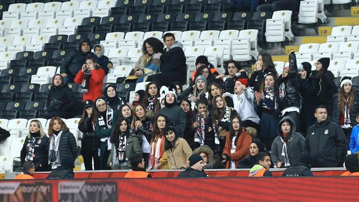 Beşiktaş'tan kadın taraftarlara jest
