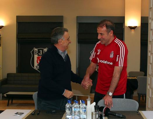 Ahmet Nur Çebi teknik ekip ve futbolcularla bir araya geldi