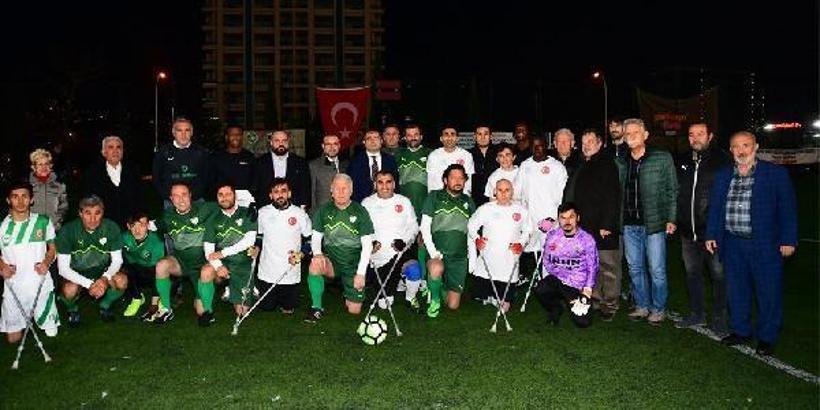 Shehu ve Diarra, Bursagücü Ampute-Bursasporlu Şöhretler maçına katıldı