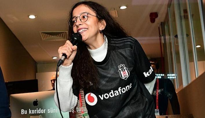 Beşiktaş'ın gol anonsları engellere takılmayan Buket Durmuş'tan