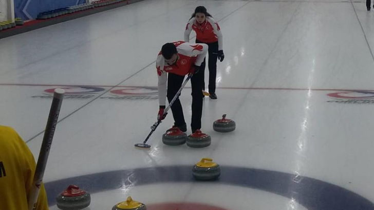 Curlingde çiftlerde Türkiye namağlup