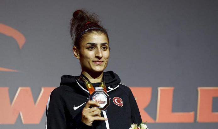 Milli tekvandocu Hatice Kübra İlgün'ün madalya sevinci