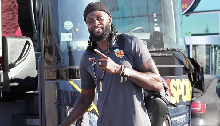 Kayserisporlu oyuncular Emmanuel Adebayor'a veda etti