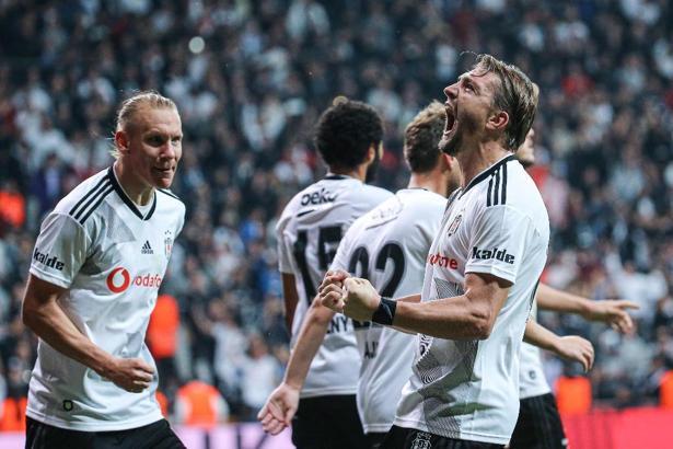 Son dakika!Beşiktaş Caner Erkin'in sözleşmesini uzatıyor