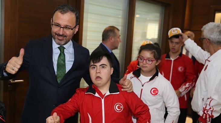 Bakan Kasapoğlu, Avrupa ve Dünya şampiyonu özel sporcuları ağırladı