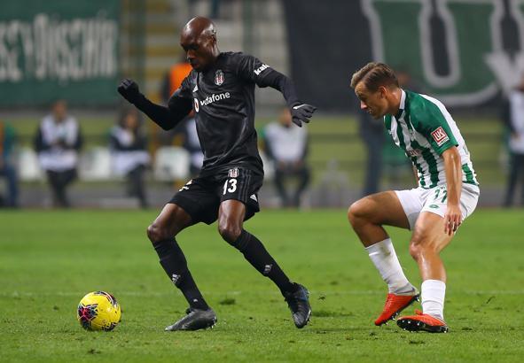 Lens ve Atiba tribünde