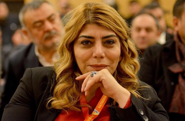 Berna Gözbaşı'na sosyal medyadan tebrik yağdı