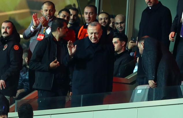 Cumhurbaşkanı Erdoğan, Başakşehir'i yalnız bırakmadı