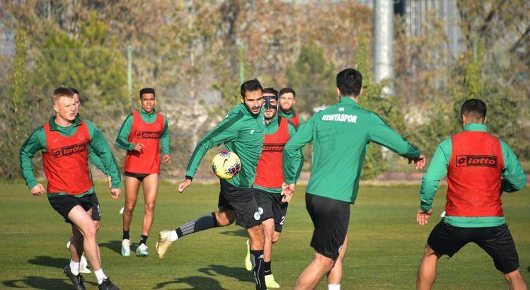 Konyaspor'da Çaykur Rizespor maçı hazırlıkları sürüyor