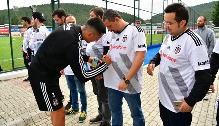 Beşiktaş'ta Vodafone'lu taraftarlar oyuncularla buluştu