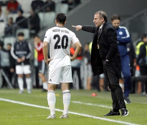 Beşiktaş'ta kulübeye 2 sarı kart