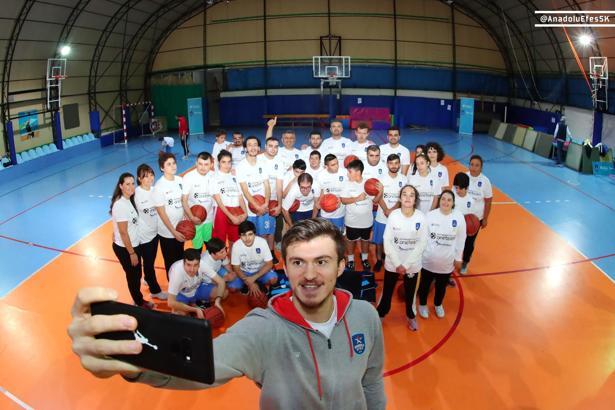 Anadolu Efes'ten 6. One Team projesi