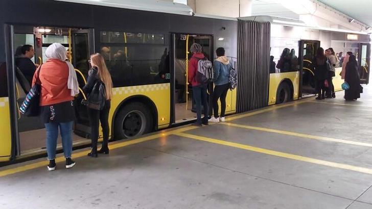 Metrobüs'te 'işaretli bekleme yeri' dönemi başladı