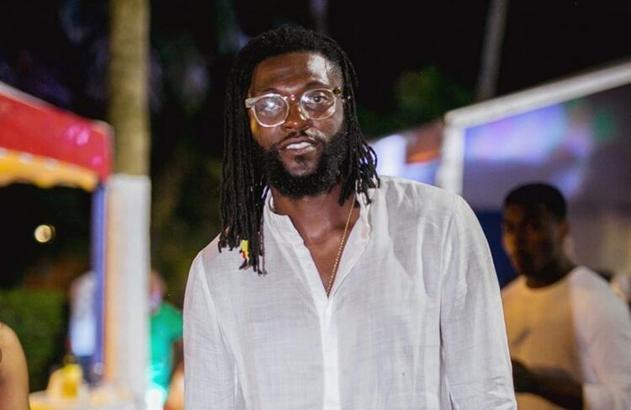 Emmanuel Adebayor fena yakalandı