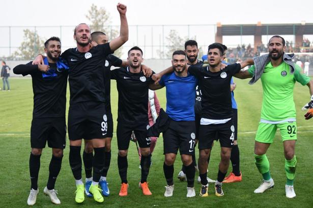 Manisa FK, Amed Sportif engelini rahat geçti